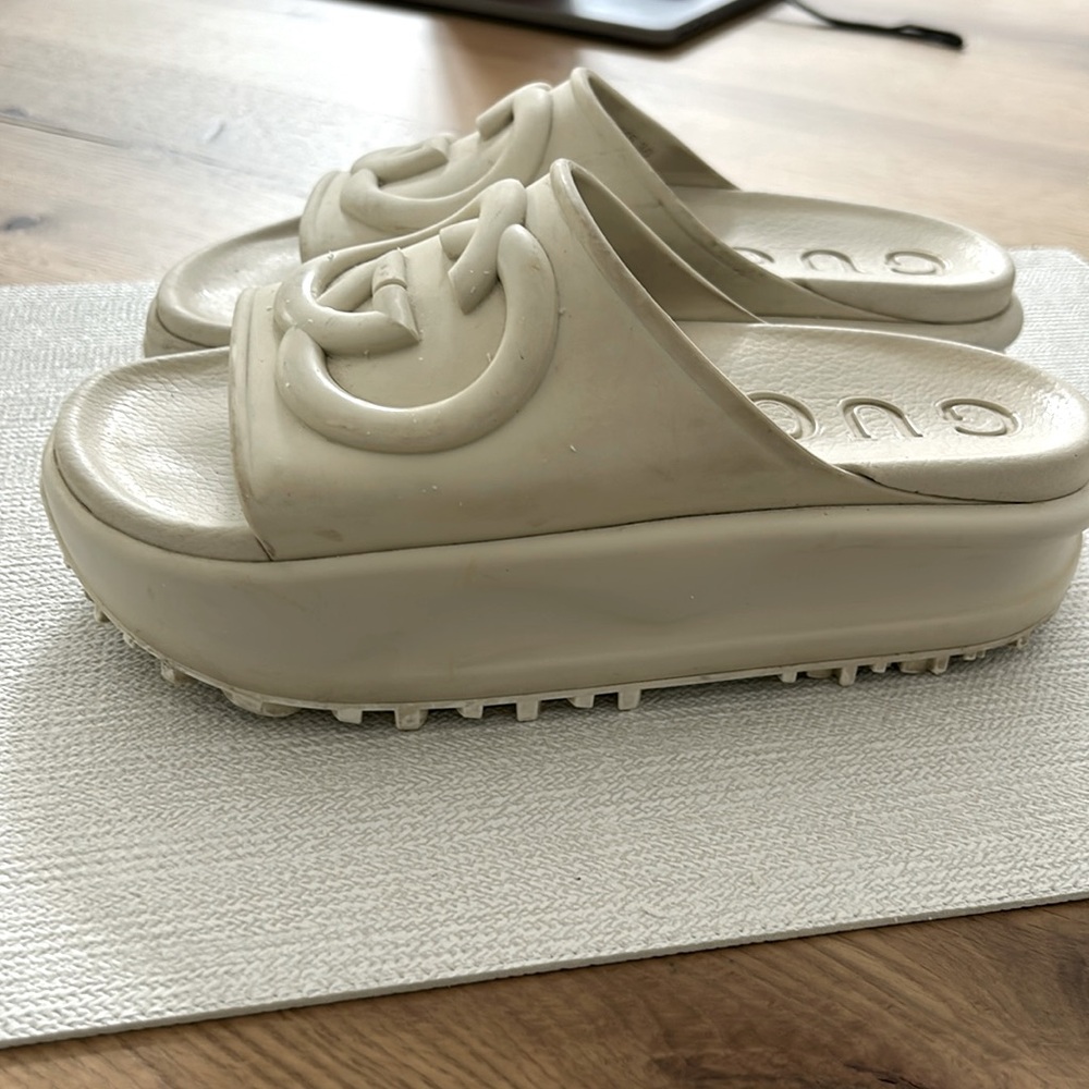 Authentic Gucci Slides. Women’s 6.5